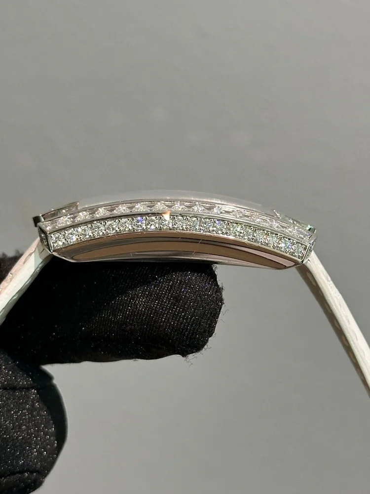 Harry Winston Avenue 331/UQW